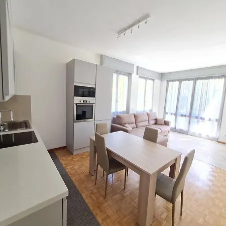 Le Rive Holidays דירה דסנזאנו דל גארדה